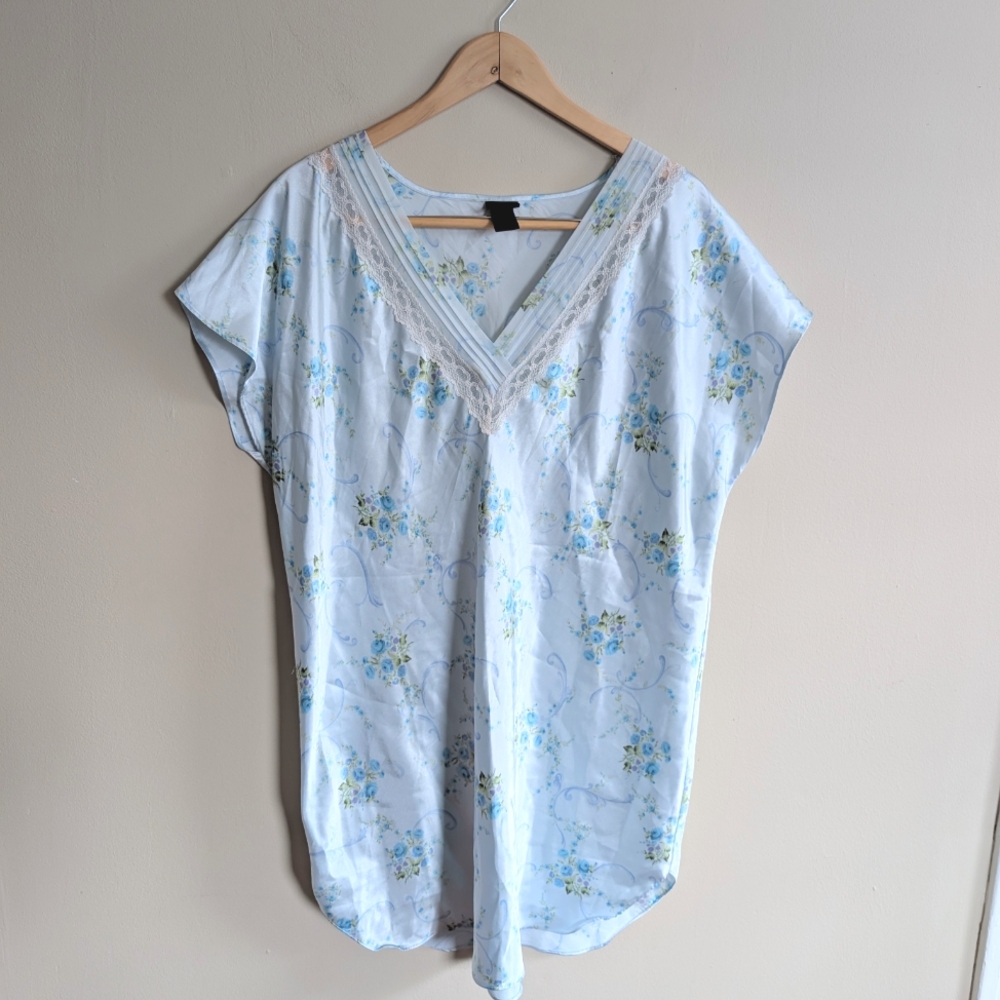 Vintage Y2K Secret Treasures blue floral satin nightgown/Mumu L/XL